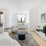 Pass The Keys Chic 3-Bedroom Retreat With Private Balcony