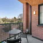 Pass The Keys Chic 3-Bedroom Retreat With Private Balcony