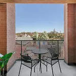 Pass The Keys Chic 3-Bedroom Retreat With Private Balcony