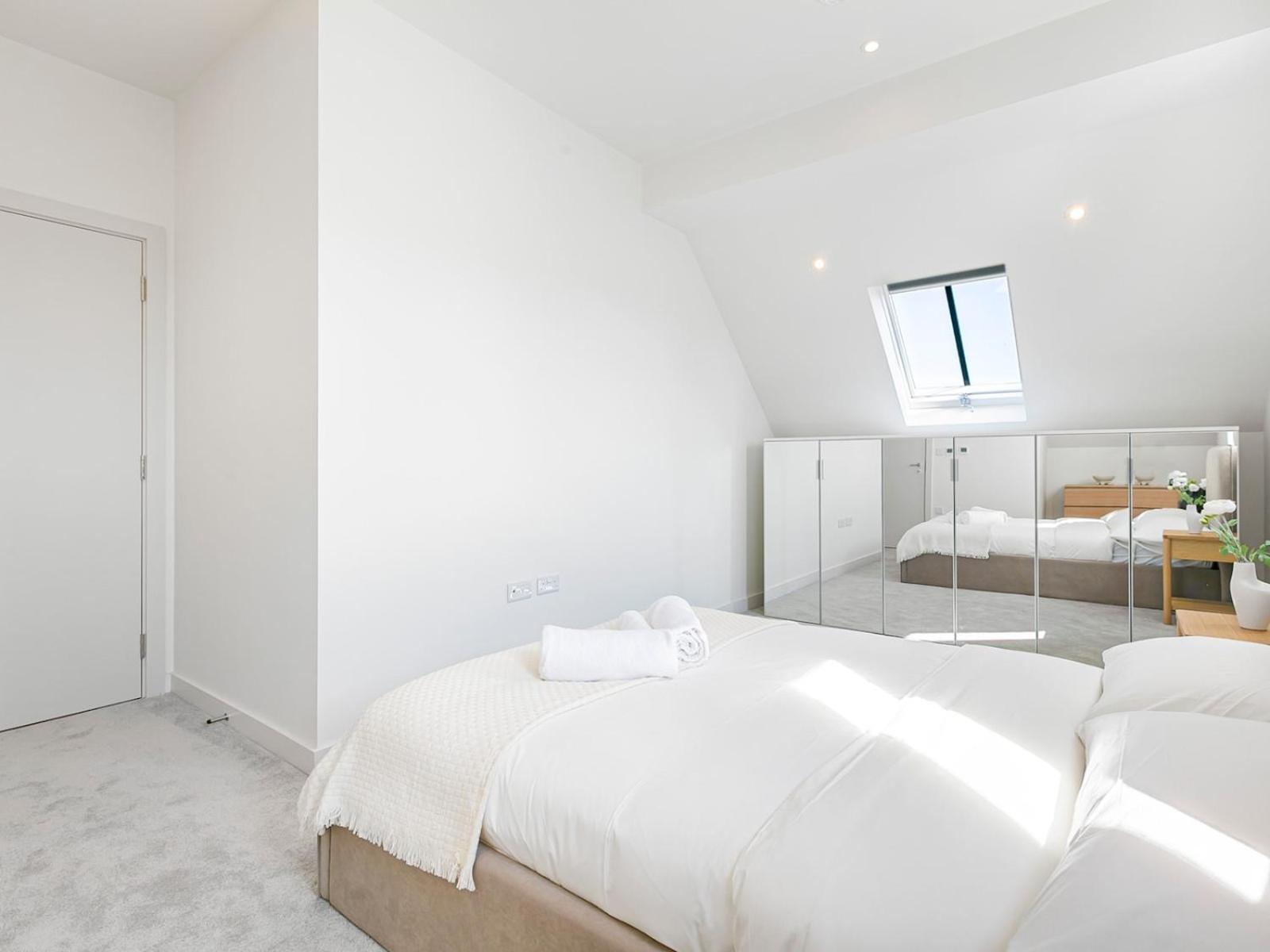 Pass The Keys Chic 3-bedroom Retreat With Private Balcony Appartement *