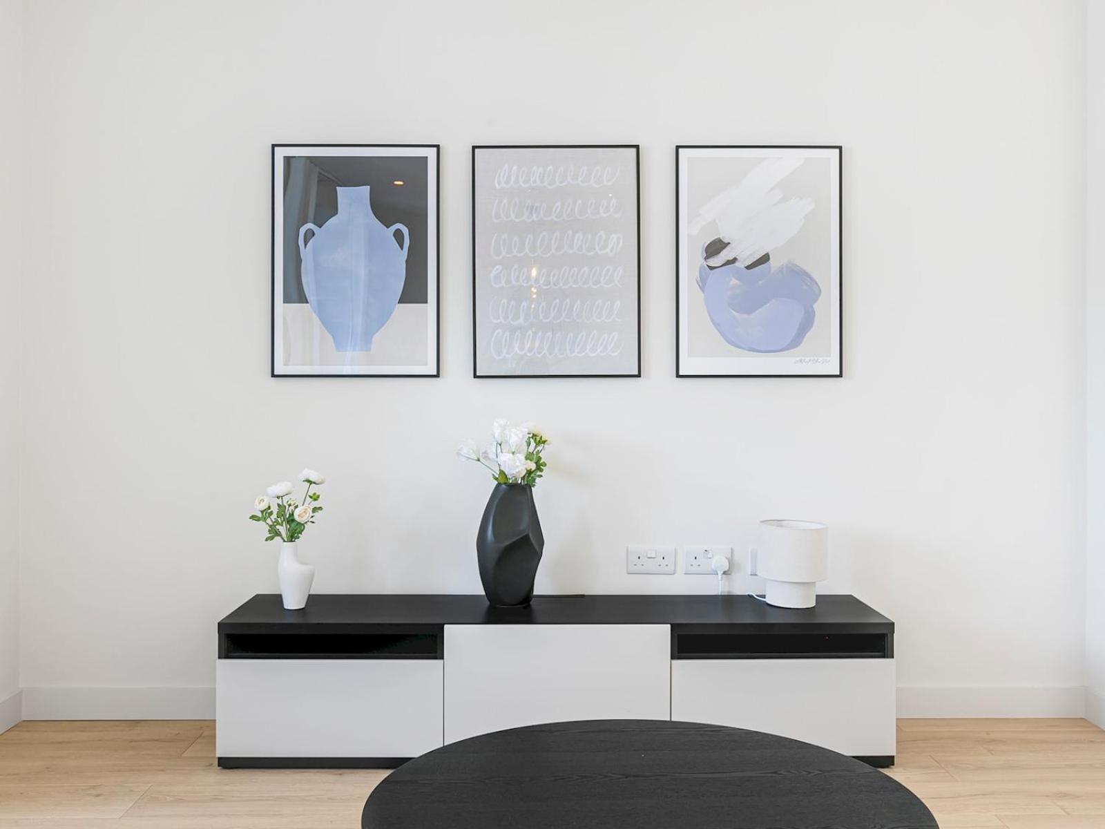 Pass The Keys Chic 3-bedroom Retreat With Private Balcony