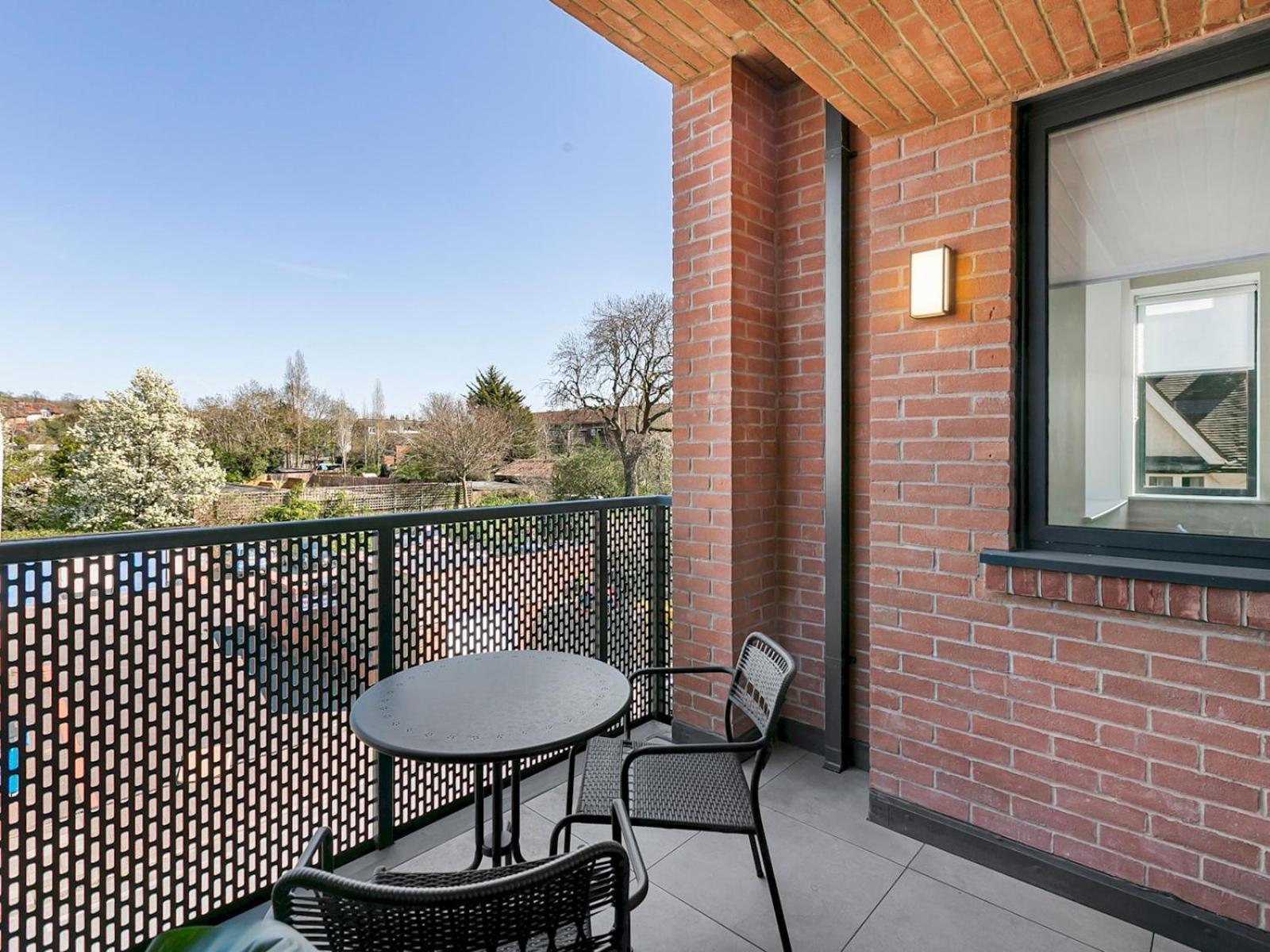 Pass The Keys Chic 3-bedroom Retreat With Private Balcony Londres