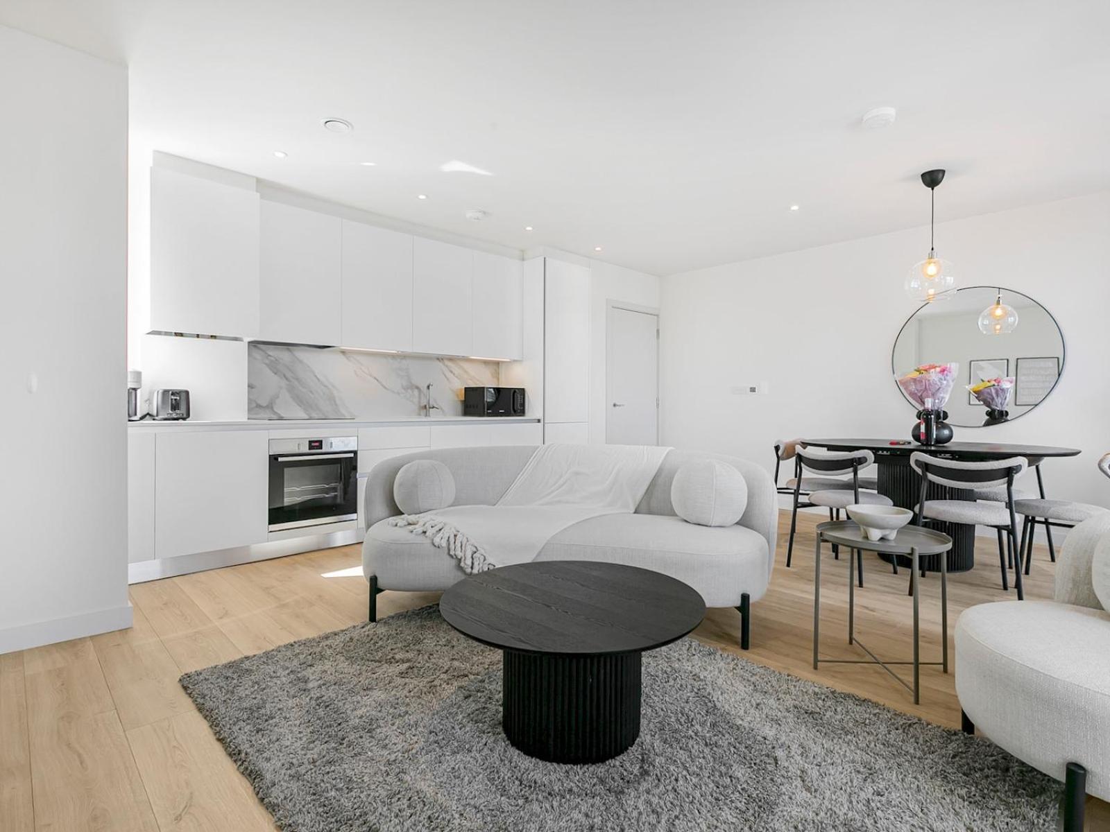 Appartement Pass The Keys Chic 3-bedroom Retreat With Private Balcony *