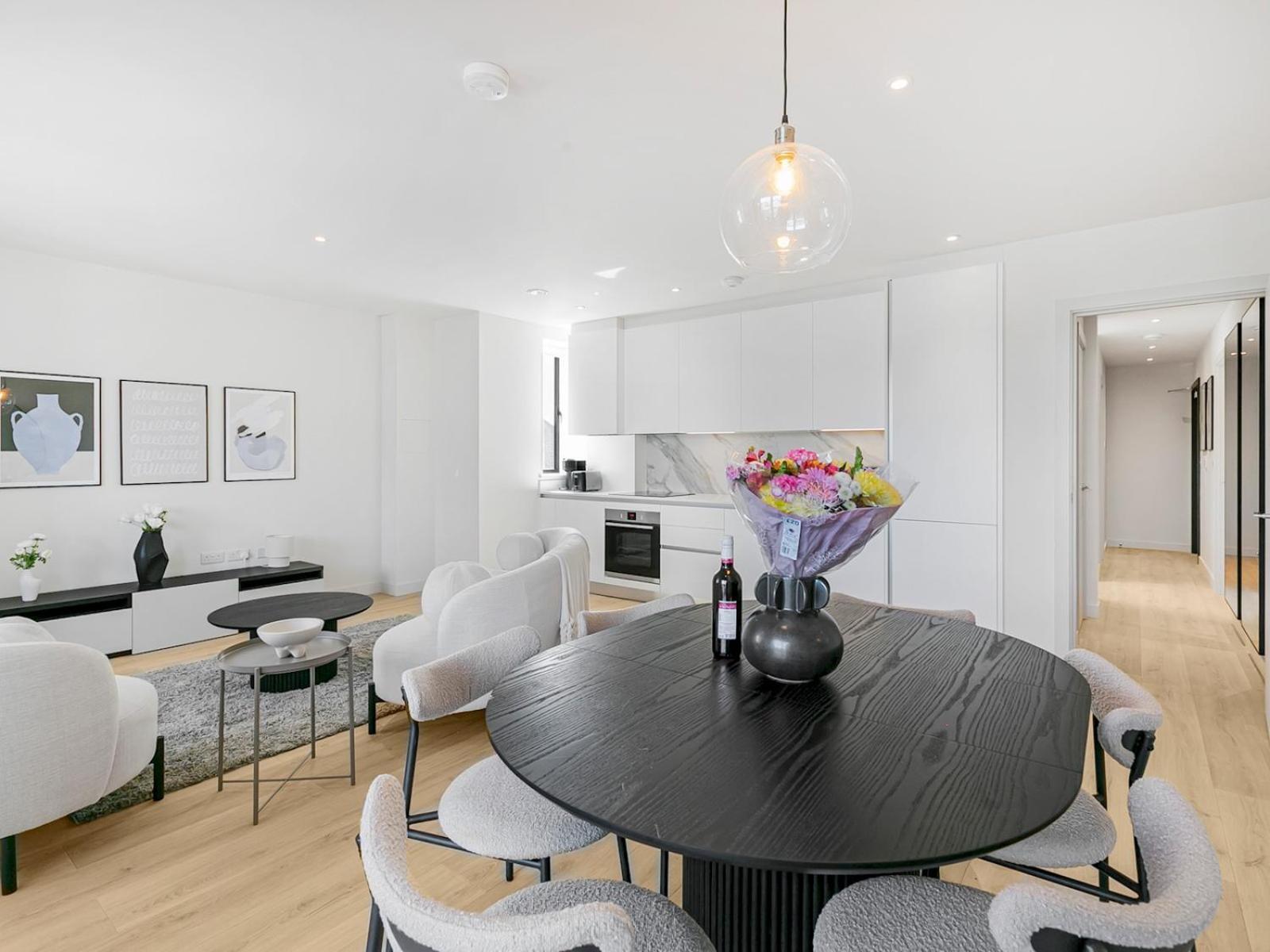 Apartamento Pass The Keys Chic 3-bedroom Retreat With Private Balcony Londres