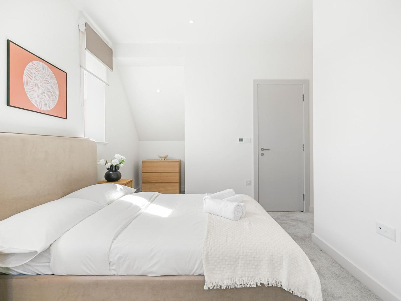 Apartamento Pass The Keys Chic 3-bedroom Retreat With Private Balcony