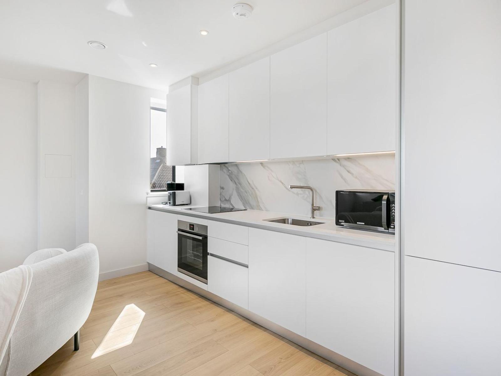 Pass The Keys Chic 3-bedroom Retreat With Private Balcony * Londres